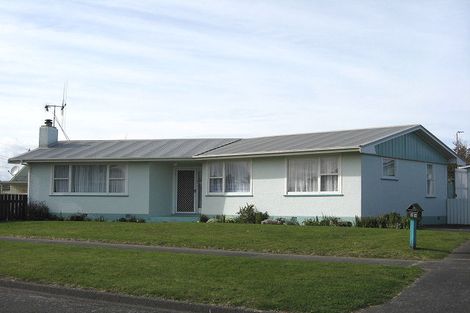 Photo of property in 22 Tainui Street, Castlecliff, Whanganui, 4501