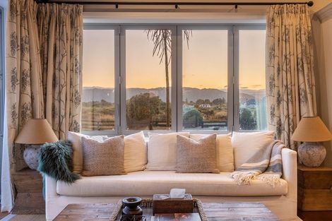 Photo of property in 2 Otaihanga Road, Paraparaumu Beach, Paraparaumu, 5032