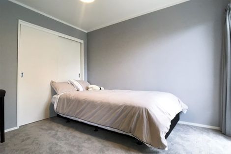 Photo of property in The Haven, 5/120 Beach Haven Road, Beach Haven, Auckland, 0626