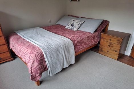 Photo of property in 102 Glanmire Road, Newlands, Wellington, 6037