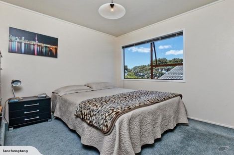 Photo of property in 1/35 Girrahween Drive, Totara Vale, Auckland, 0629