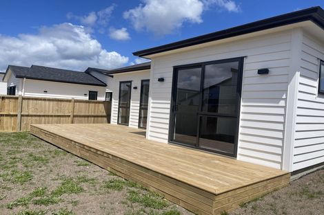 Photo of property in 19 Cronshaw Road, Karaka, 2113