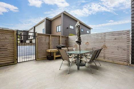 Photo of property in 9u7 Surrey Street, Tawa, Wellington, 5028