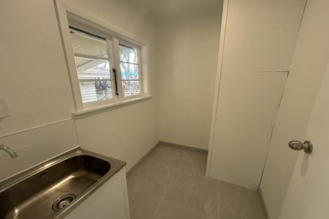 Photo of property in 1/16 Kaponga Crescent, New Lynn, Auckland, 0600
