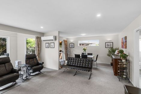 Photo of property in 33 Glenburn Place, Avonhead, Christchurch, 8042