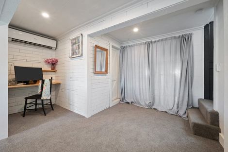 Photo of property in 2a Ripon Street, Lyttelton, 8082