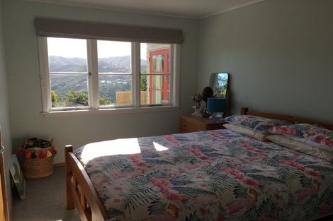 Photo of property in 33 Huntingdon Street, Northland, Wellington, 6012