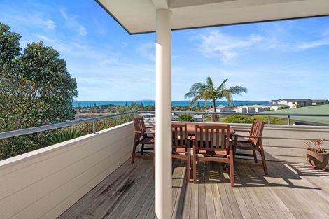 Photo of property in 2/18 Ngahere Views, Orewa, 0931