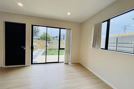 Photo of property in 30a Lowtherhurst Road, Massey, Auckland, 0614