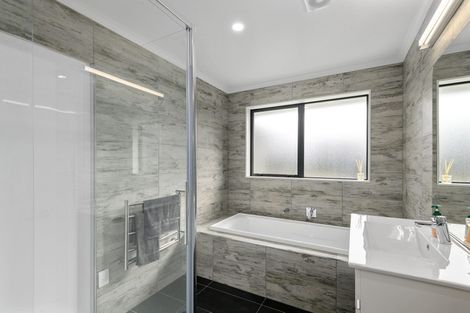 Photo of property in 19 Broadway Parade, Rolleston, 7615