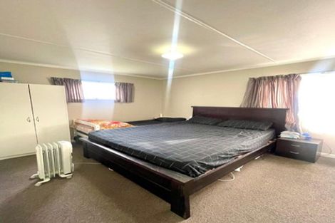 Photo of property in 77 Woodglen Road, Glen Eden, Auckland, 0602