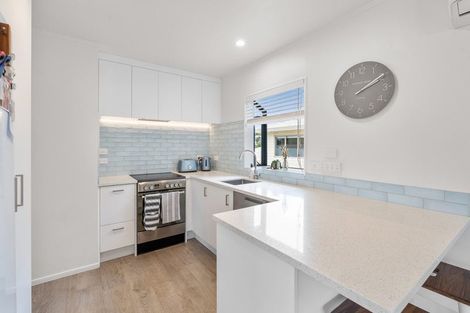 Photo of property in 1/6 Knott Road, Stanmore Bay, Whangaparaoa, 0932