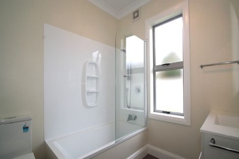 Photo of property in 14 Calvert Road, Moturoa, New Plymouth, 4310