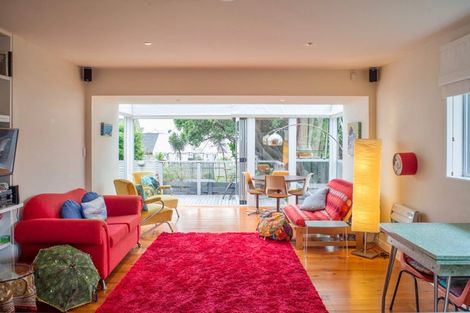 Photo of property in 19f3 Burnham Street, Seatoun, Wellington, 6022