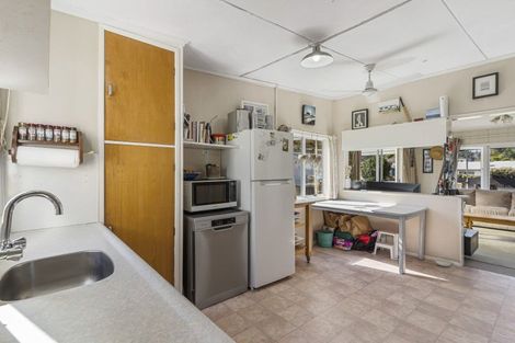 Photo of property in 215 Ocean Road, Whangamata, 3620