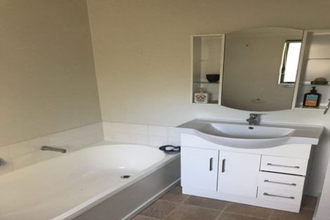 Photo of property in 26 Hewlett Road, Massey, Auckland, 0614