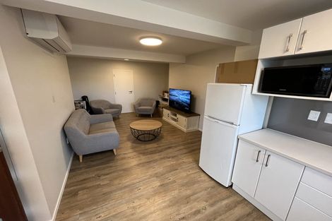 Photo of property in 11 Longcroft Terrace, Newlands, Wellington, 6037