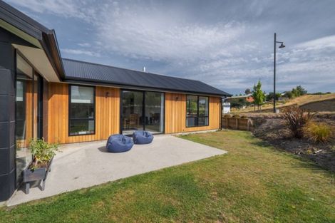 Photo of property in 51 Kirimoko Crescent, Wanaka, 9305