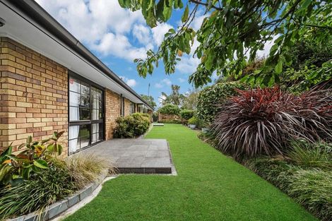 Photo of property in 11 Jessika Place, Conifer Grove, Takanini, 2112