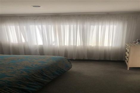 Photo of property in 51 Queen Mary Avenue, New Lynn, Auckland, 0600