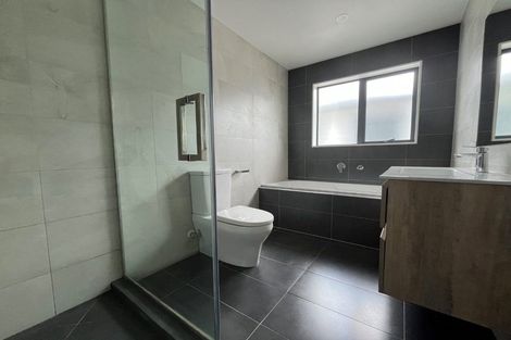 Photo of property in 228b Pakuranga Road, Pakuranga Heights, Auckland, 2010