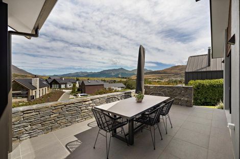 Photo of property in 4 Kinross Lane, Jacks Point, Queenstown, 9371