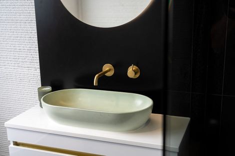 Photo of property in 2/1 City View Terrace, Birkenhead, Auckland, 0626