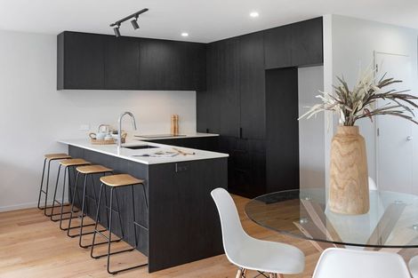 Photo of property in 2/117 Hills Road, Edgeware, Christchurch, 8013