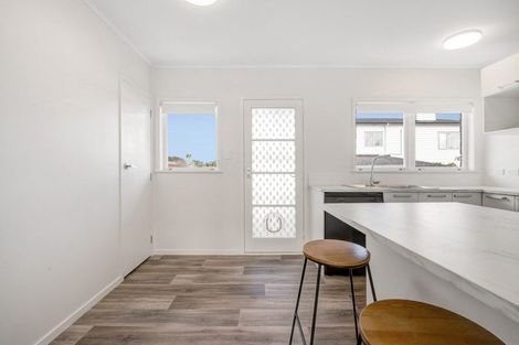 Photo of property in 2/16 Northumberland Avenue, Belmont, Auckland, 0622