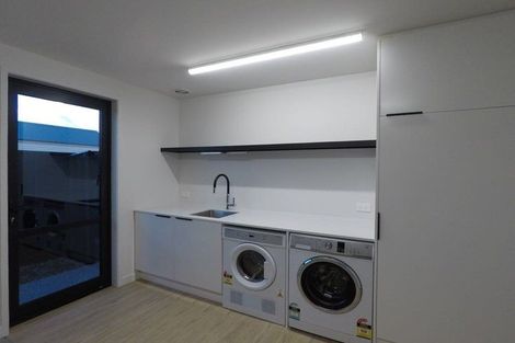 Photo of property in 15 Mount Creighton Crescent, Wanaka, 9305