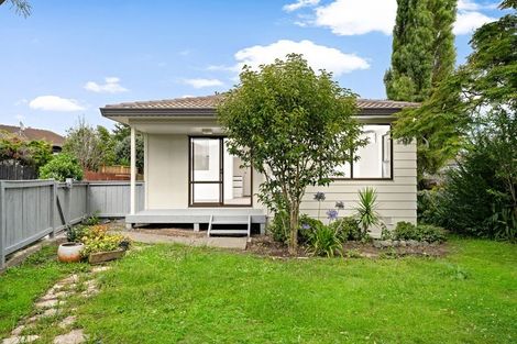 Photo of property in 1/10 Myna Place, Weymouth, Auckland, 2103