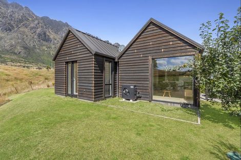 Photo of property in 2 Kotuku Lane, Jacks Point, Queenstown, 9371