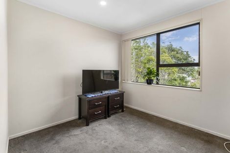 Photo of property in 35 Rehia Road, Massey, Auckland, 0614