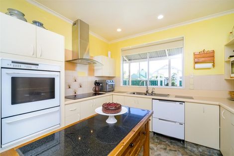 Photo of property in 20 Ross Street, Marton, 4710