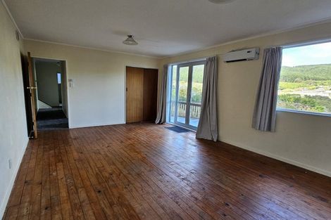 Photo of property in 84 Taylor Terrace, Tawa, Wellington, 5028
