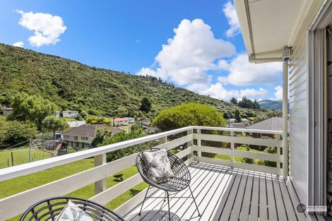 Photo of property in 12 Holmes Grove, Naenae, Lower Hutt, 5011