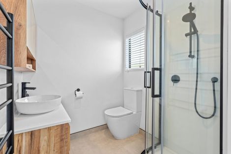 Photo of property in 69a Kervil Avenue, Te Atatu Peninsula, Auckland, 0610