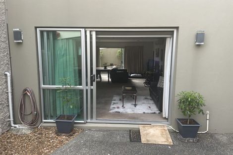 Photo of property in 17 Mansion Court, West Harbour, Auckland, 0618