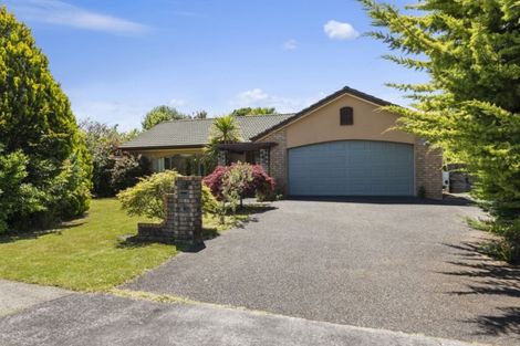Photo of property in 3 Russett Grove, Henderson, Auckland, 0612