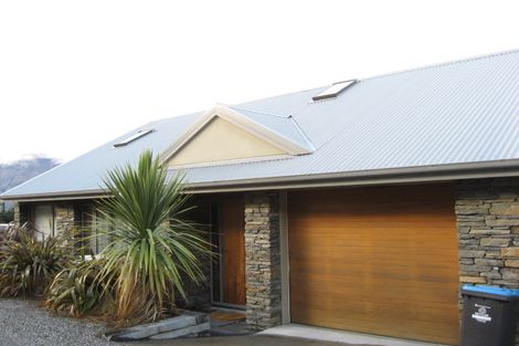 Photo of property in 15 Stone Ridge Place, Queenstown, 9300