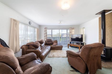 Photo of property in 16 Crompton Road, Massey, Auckland, 0614