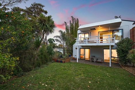 Photo of property in 22 Dawnhaven Drive, Te Atatu Peninsula, Auckland, 0610