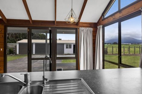 Photo of property in 369 Patiki Road, Pihama, Opunake, 4682