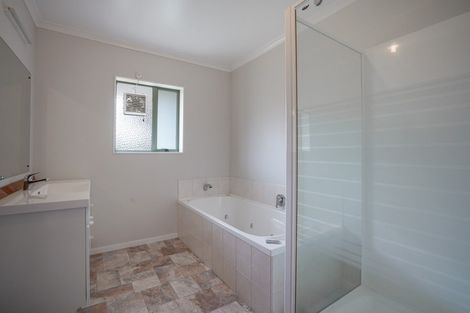 Photo of property in 4 Rothesay Place, Highbury, Palmerston North, 4412