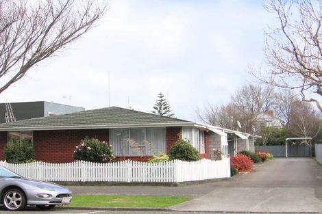 Photo of property in 2/20 Ranfurly Street, Hokowhitu, Palmerston North, 4410