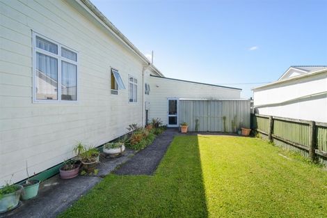 Photo of property in 20 Ross Street, Marton, 4710