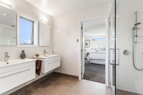 Photo of property in 18a Sylvan Park Avenue, Milford, Auckland, 0620