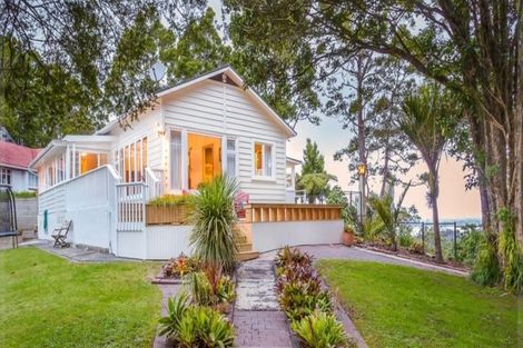 Photo of property in 114 Scenic Drive, Titirangi, Auckland, 0604