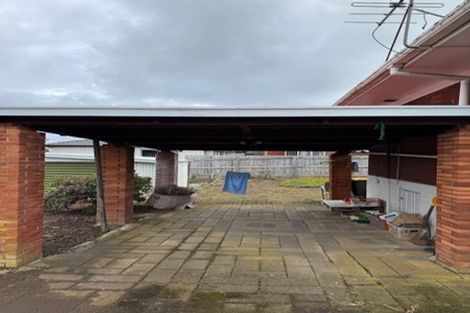 Photo of property in 2 Wells Road, Bucklands Beach, Auckland, 2012