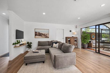 Photo of property in 51 Makiri Street, Helensville, 0800